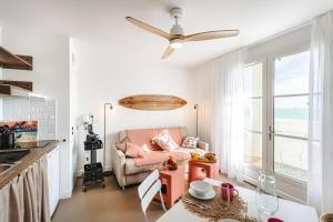 a living room with a couch and a ceiling fan at Les Pins, Rivedoux Beach House in Rivedoux-Plage
