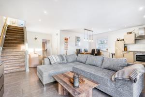 a living room with a couch and a table at Haus Primavera in Bad Bentheim