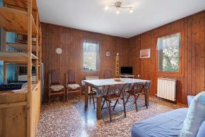 a dining room with a table and chairs at Da Roby - Villa Carolina in Fenis