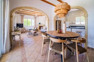 a kitchen and living room with a table and chairs at Villa Del Sol - Solo Familias 1819 in Jávea