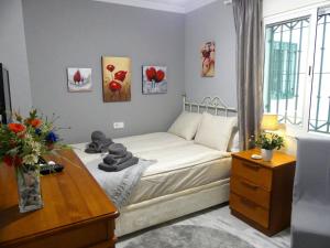 a small room with a bed and a table at Appartement Tesoro del Mar in Torrox Costa +15 photos