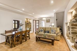 a living room with a couch and a table at El Figuerar in Palamós