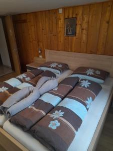 a group of four beds in a room at Oberhöher Apt Talblick in San Pietro