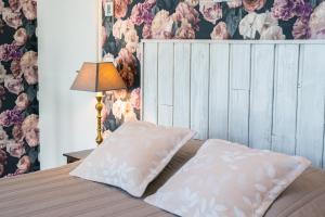a bedroom with a bed with two pillows and a lamp at Chambre indépendante climatisée in Laroque-des-Albères +21 photos