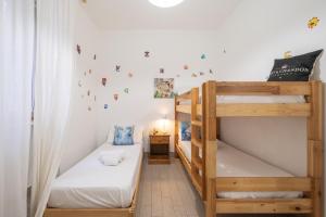 a bedroom with two bunk beds in a room at Rossini 14 Centro e Mare a Piedi in Porto Cesareo