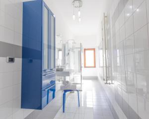 a bathroom with a blue sink and a stool at Villa Vetrano in Cimitile