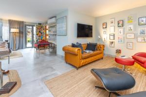 a living room with a couch and a chair at Kel Domènech Luxury Apartment in Besalú