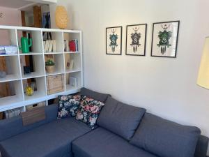 a living room with a blue couch and a book shelf at Apartment im Scheffelhaus in Gengenbach