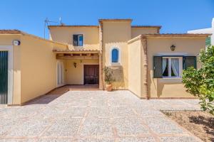 a villa with a courtyard and a house at Villa Paula in Sa Ràpita