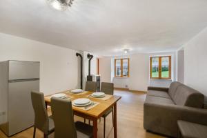 a living room with a table and a couch at Luéisch Ketschu near Gressoney in Issime