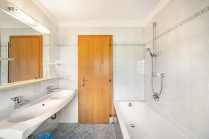 a bathroom with two sinks and a shower at Oberhölzlhof in Valdaora di Sopra +80 photos