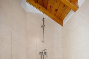 a shower in a bathroom with a wooden ceiling at Vista da Baía - Casa do Aniceto in Almas +27 photos