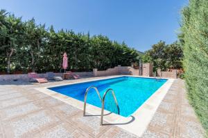an image of a swimming pool in a villa at Maison avec piscine en Catalogne in Aramunt