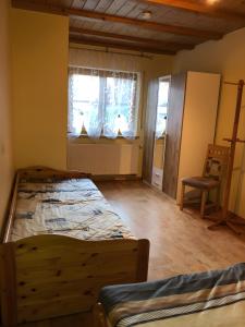 a bedroom with two beds and a window at Ferienwohnung Stark in Scheßlitz