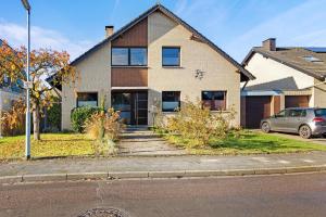 a house with a car parked in front of it at Ferienwohnung Obrighoven in Wesel