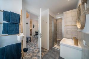 a bathroom with a tub and a sink and a shower at Casa Royale Appartamento Acqua in Lierna +16 photos