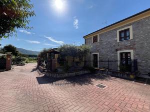 a building with a brick walkway next to a building at Villa Gardenia - Private Garden in Sarzana
