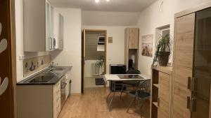 a kitchen with a sink and a table at Appartment nahe Galopprennbahn in Iffezheim
