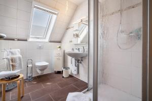 a bathroom with a shower and a toilet and a sink at Ferienwohnung 2 Schulze in Neustrelitz +26 photos