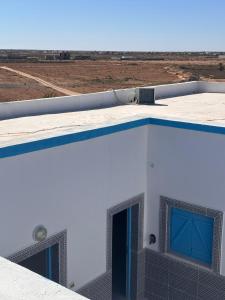 a view from the roof of a building with blue windows at Appartement melita aéroport in Mellita