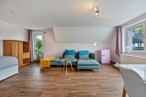 a living room with a couch and a table at Bad day good day in Horn-Bad Meinberg