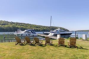 a group of chairs sitting on the grass near boats at Ferienanlage am Seerand in Joachimsthal