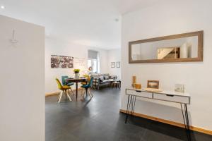a living room with a table and a mirror at Schöne Altstadtwohnung In Neuruppin in Neuruppin +17 photos