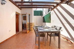 a dining room with a table and chairs at Villa Charlotte in La Oliva