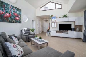 a living room with a couch and a tv at Casa Dubh Linn in Playa Blanca