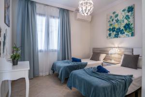 a hotel room with two beds and a chandelier at Casa Dubh Linn in Playa Blanca +22 photos