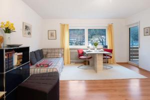 a living room with a couch and a table at Eichhörnchens Paradies in Todtmoos