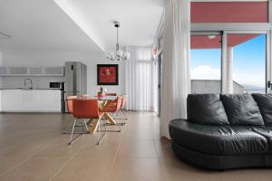 a living room with a couch and a table with chairs at Villa View Grand in Santa Úrsula
