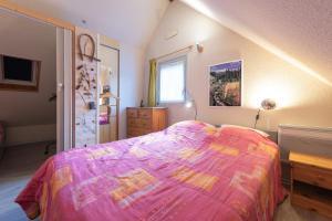a bedroom with a bed with a colorful comforter at Chalet 4 Personnes classé 3 étoiles in Luz-Saint-Sauveur