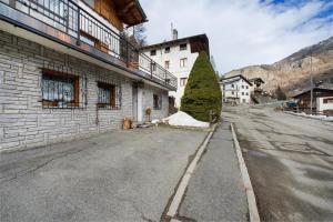 an empty street with a christmas tree on the side of a building at Maison Olga - La Roisette in Valtournenche +4 photos