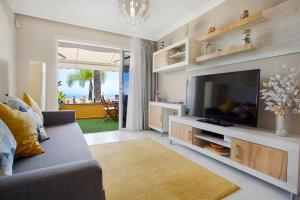 a living room with a television and a couch at Casa Ana in Santa Úrsula