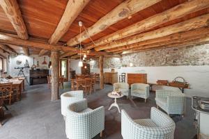 a dining room with wooden ceilings and tables and chairs at Le Fratte in Pertica Alta +26 photos