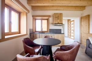 a kitchen with a table and chairs in a room at Bellagio - Baita treeb Tramontana in Bellagio