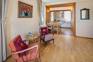 a living room with chairs and a dining room at Bachmanns Ferienwohnung 2 in Schotten