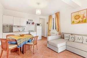 a kitchen and a living room with a table and a couch at Bel appartement à Saint-Maxime in Sainte-Maxime