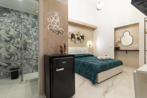 a bedroom with a bed and a shower at Eralight21 Apartments in Bari
