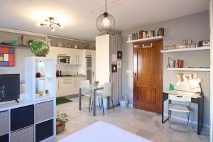 a kitchen with a table and a dining room at Casa Curro en Baena in Baena