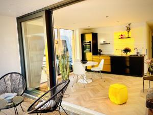a kitchen and a living room with a table and chairs at Floating Home Nr 1a in Laboe