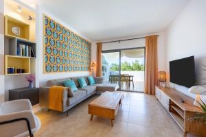 a living room with a couch and a tv at Golf Beach Vera in Vera