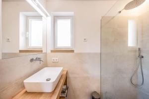 a bathroom with a sink and a shower at Thalerhof Sancta Sebastianus in Auna di Sotto +28 photos