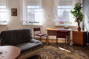 a living room with a couch and a table and chairs at Ferienwohnung Ruhezone in Gardelegen