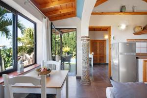 a kitchen and living room with a table and a refrigerator at Las Vetas in Tijarafe