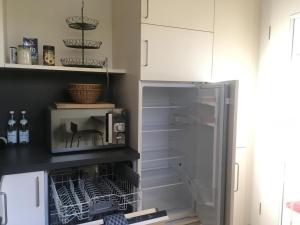 a refrigerator with its door open in a kitchen at Atelierwohnung Bei München in Pfaffenhofen an der Ilm +10 photos