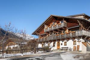 a house in the mountains with snow on the ground at Jelerhof in Gsies