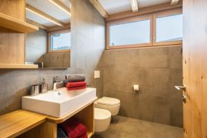a bathroom with a sink and a toilet at Parliflhof Apt Langfenn in Meltina