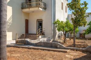 a building with a skateboard ramp in front of it at Casa Ginevra Salento in San Cassiano